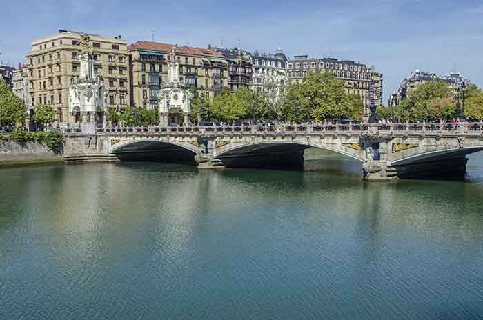 Guipúzcoa - San Sebastián 074 - puente de MarÍa Cristina.jpg